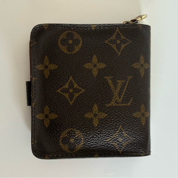 Vintage Louis Vuitton Monogram Compact wallet - Picture 2 of 13